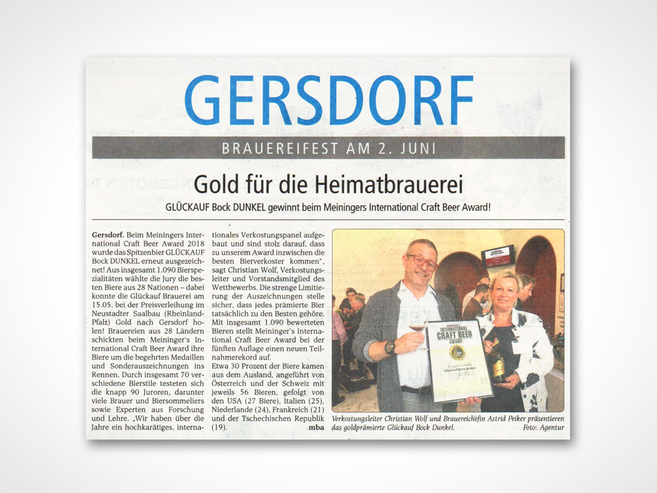 Verkostungsleiter Christian Wolf und Brauereichefin Astrid Peiker präsentieren das goldprämierte Glückauf Bock Dunkel.